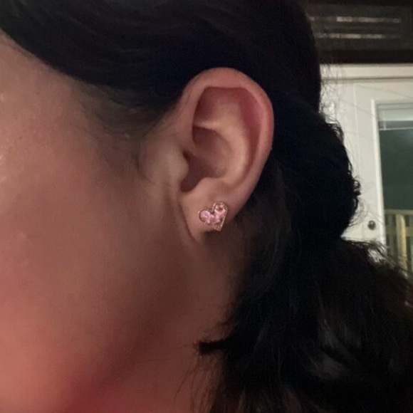 💛 Heart Earrings 💛 - Picture 5 of 5